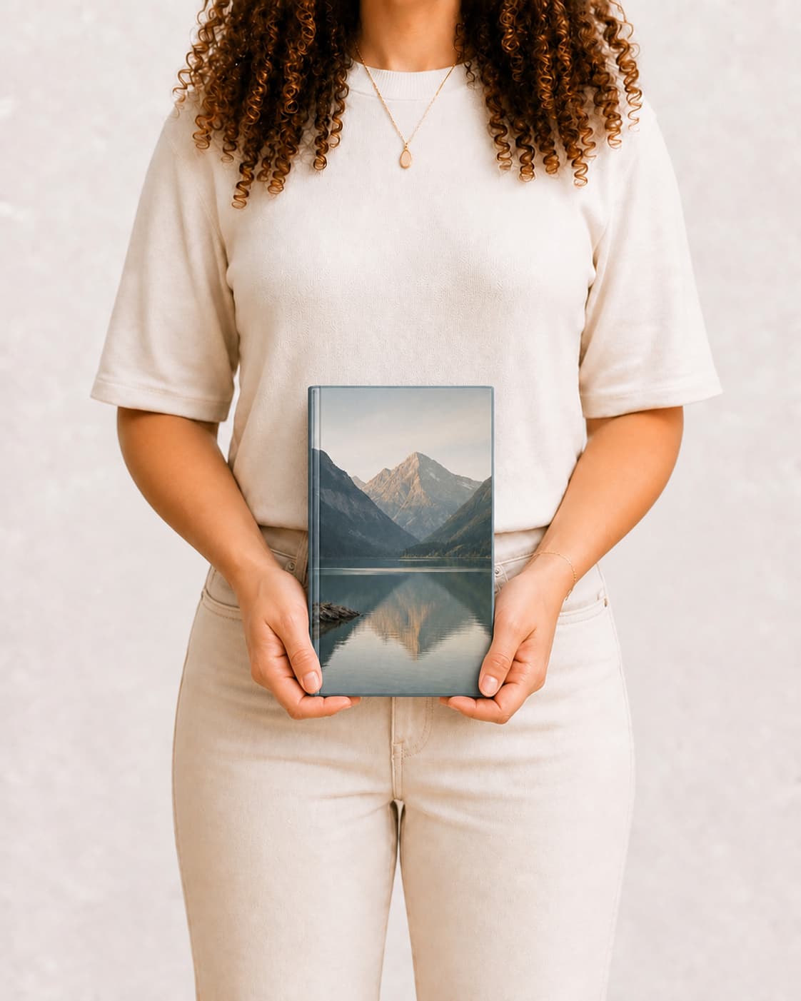 Álbum G, 20 × 30 cm, nas mãos